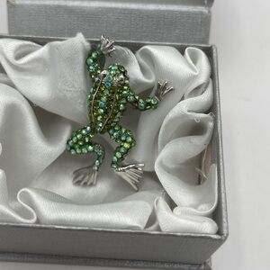 BEAUTIFUL RHINESTONE FROG PENDANT/BROOCH